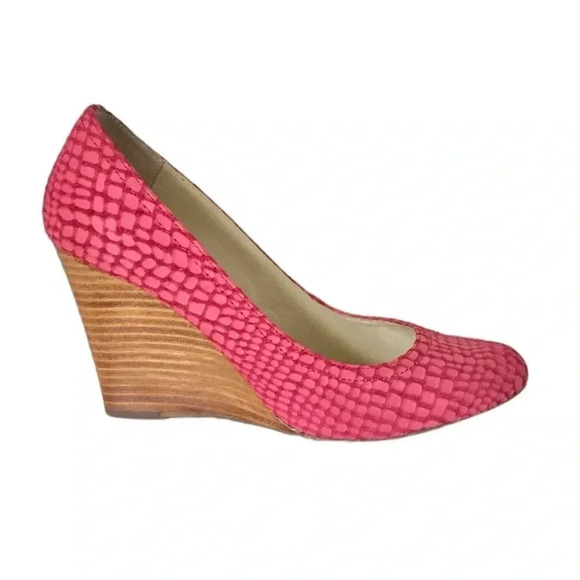 MAX STUDIO | Mecca Fuchsia Lizard Embossed Leather Wedge Pumps Size 8.5M - Picture 2 of 8